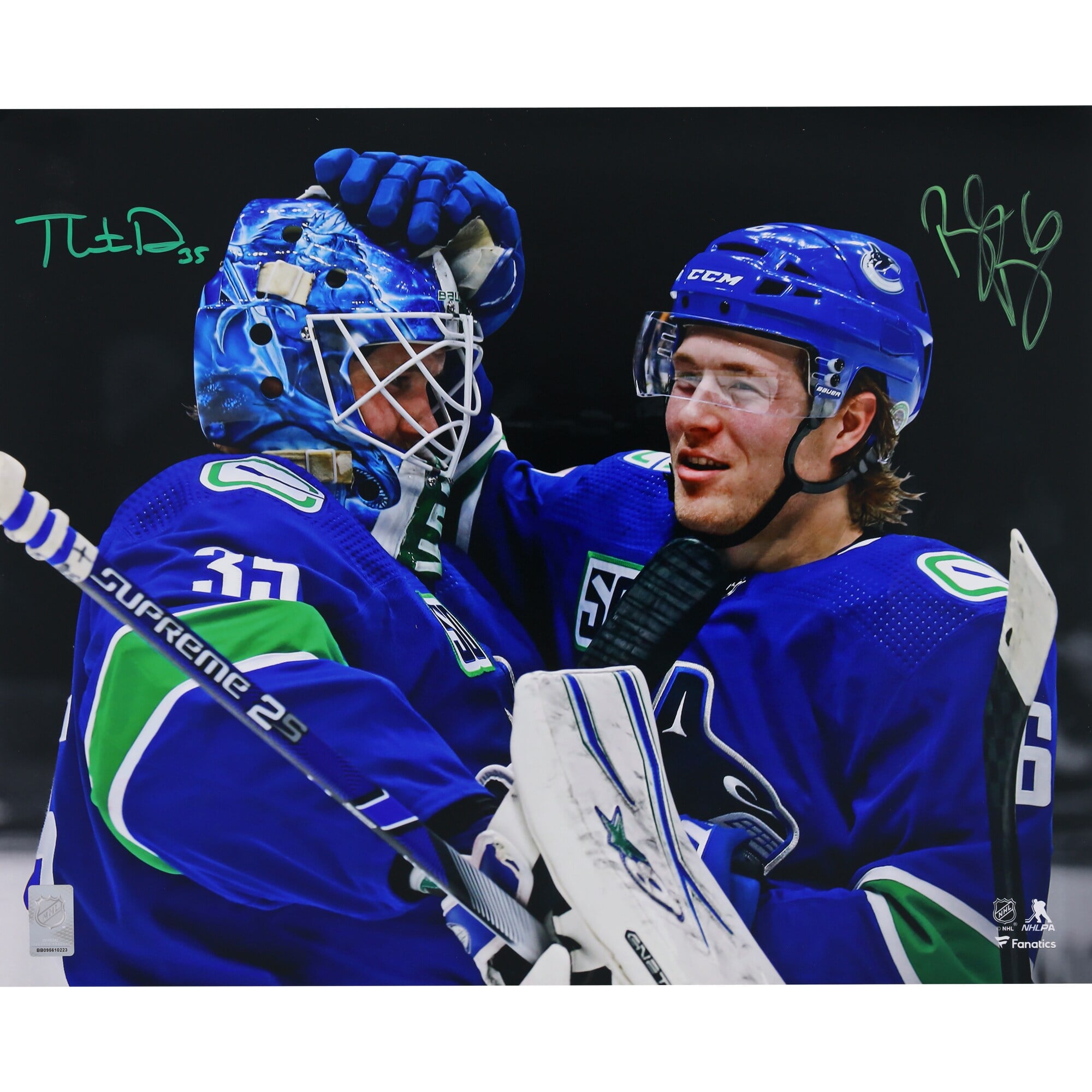 Photo Spotlight 16" x 20" signée par Brock Boeser et Thatcher Demko, joueurs des Canucks de Vancouver