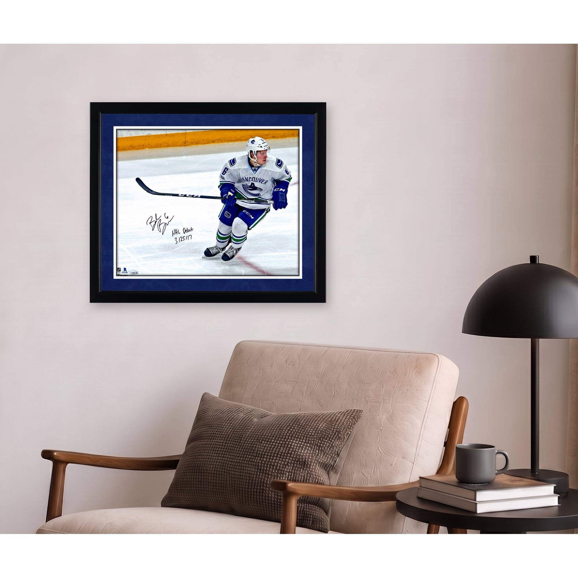 Photo de patinage autographiée de Brock Boeser (Canucks de Vancouver) de ses débuts dans la LNH (40,6 x 50,8 cm) avec inscription « Débuts dans la LNH le 25/03/2017 ».