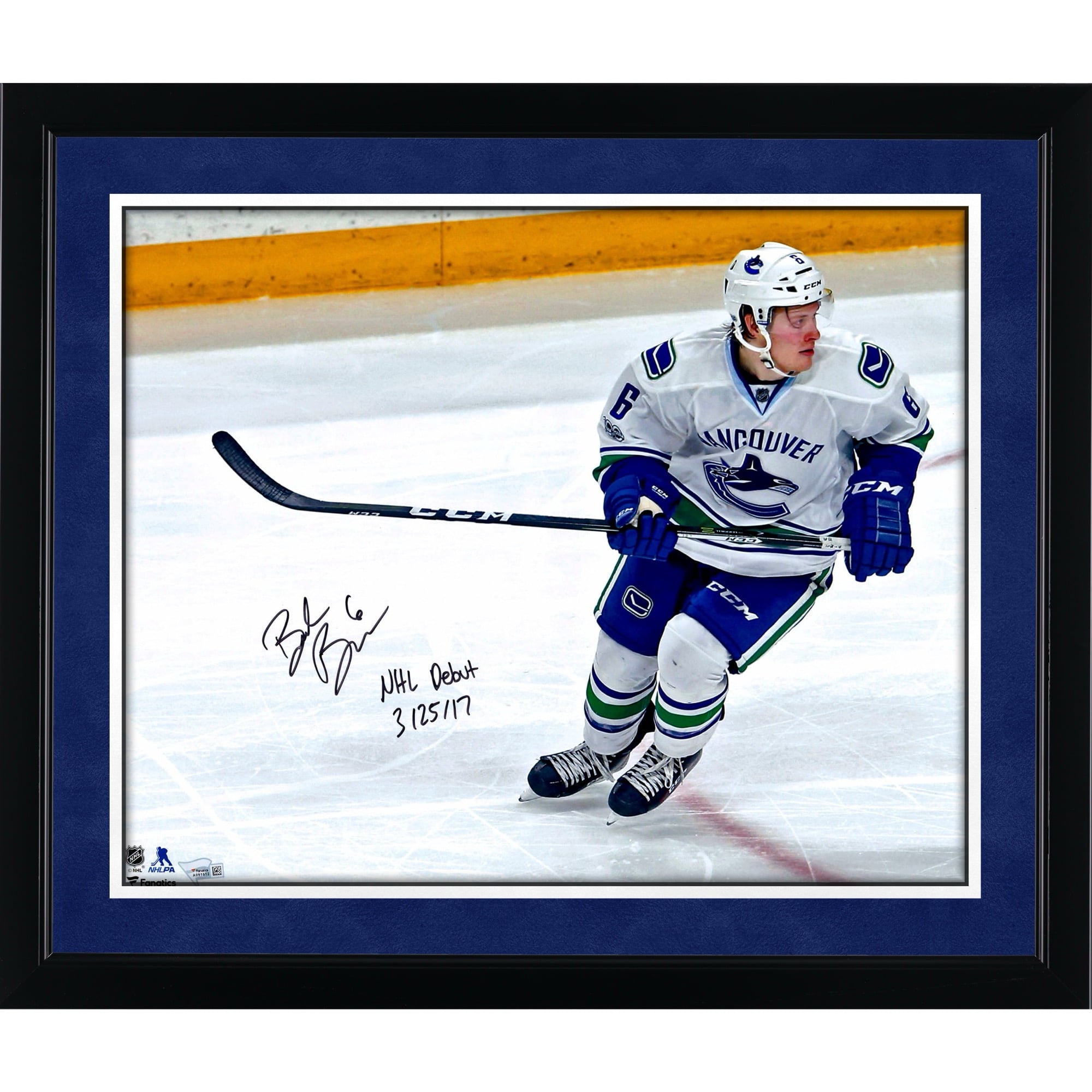 Photo de patinage autographiée de Brock Boeser (Canucks de Vancouver) de ses débuts dans la LNH (40,6 x 50,8 cm) avec inscription « Débuts dans la LNH le 25/03/2017 ».