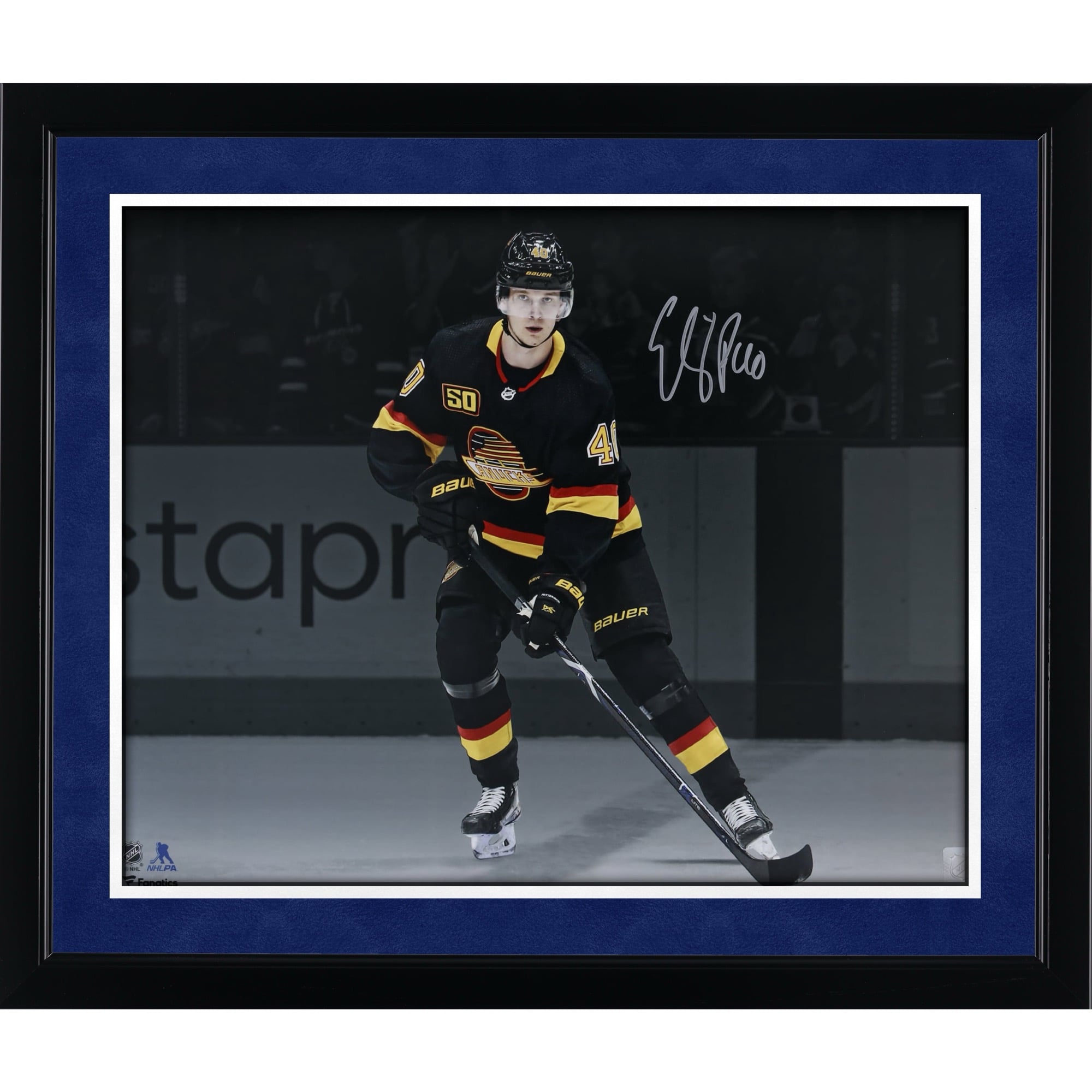 Photo de maillot noir autographiée d'Elias Pettersson, joueur des Canucks de Vancouver (16 po x 20 po)