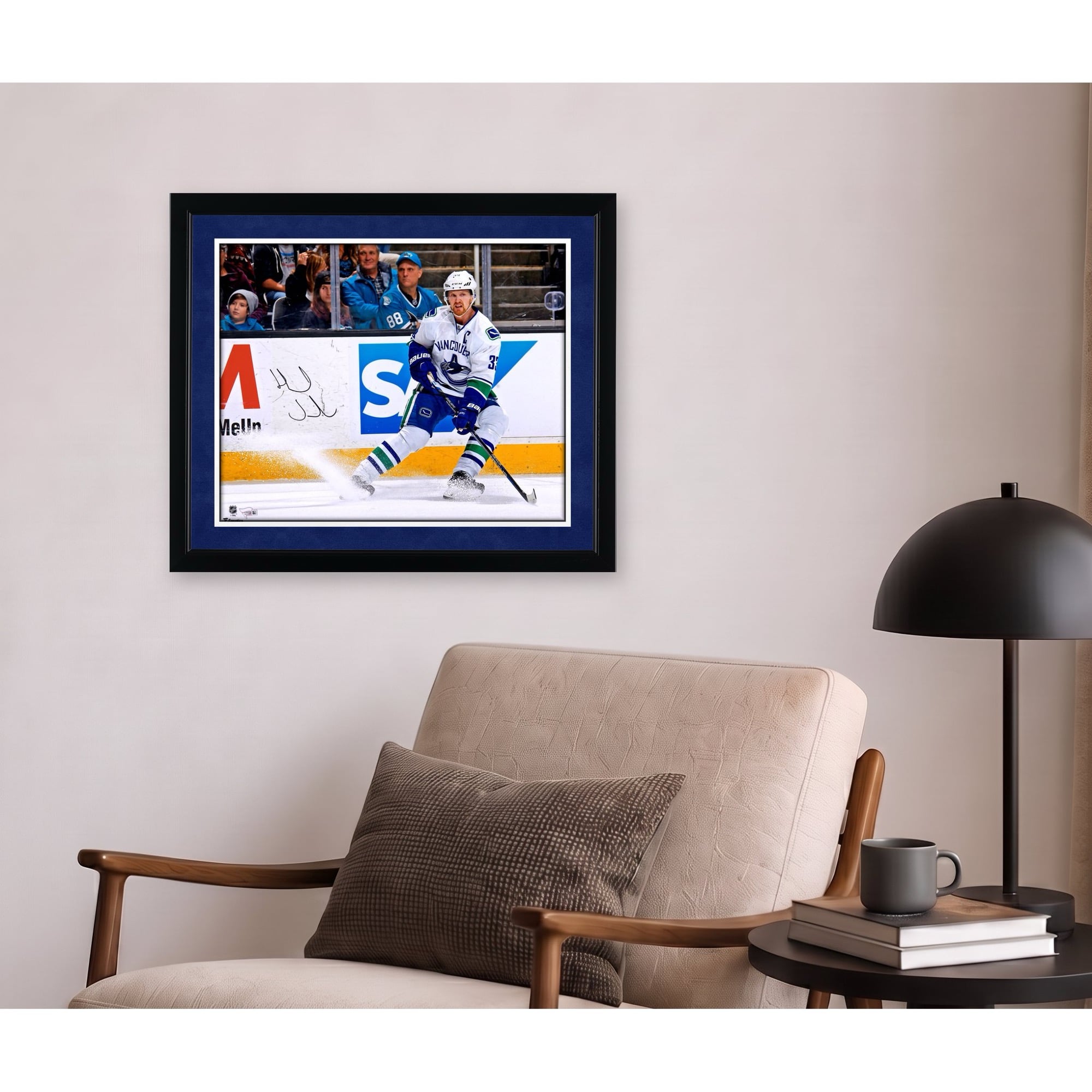 Photo autographiée de Henrik Sedin, joueur des Canucks de Vancouver, en maillot blanc (16 po x 20 po).