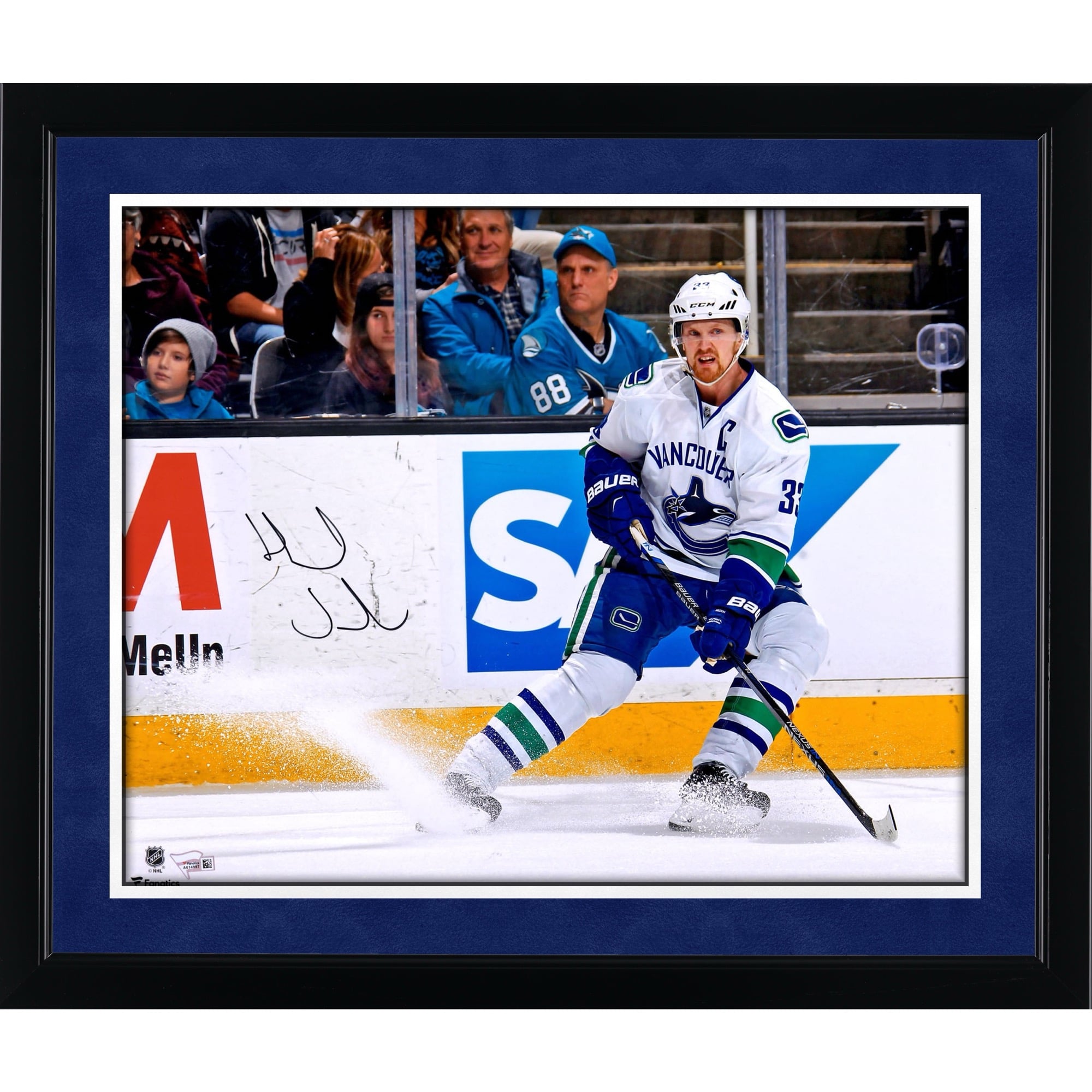 Photo autographiée de Henrik Sedin, joueur des Canucks de Vancouver, en maillot blanc (16 po x 20 po).