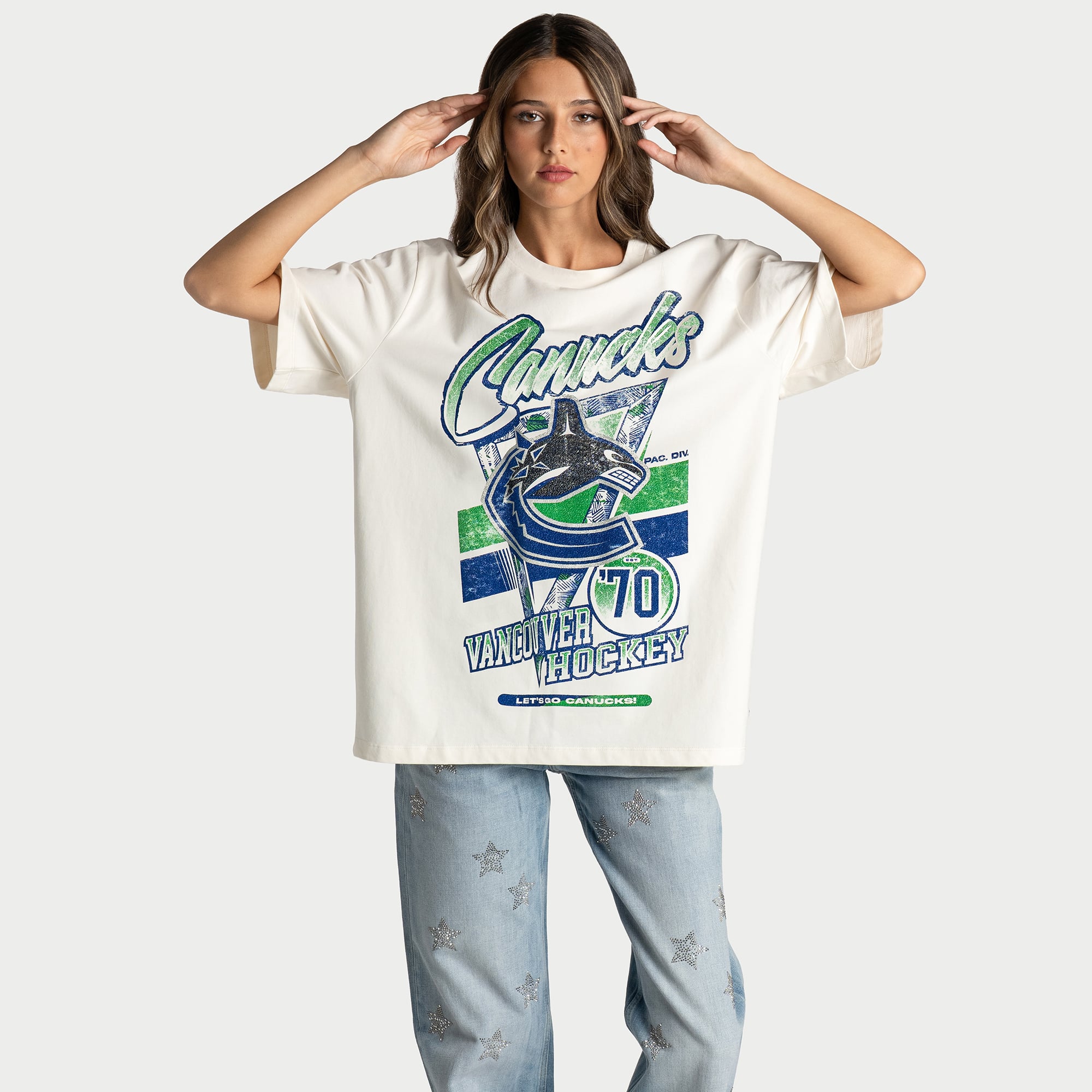 T-shirt blanc pour femmes The Wild Collective, groupe des Canucks de Vancouver