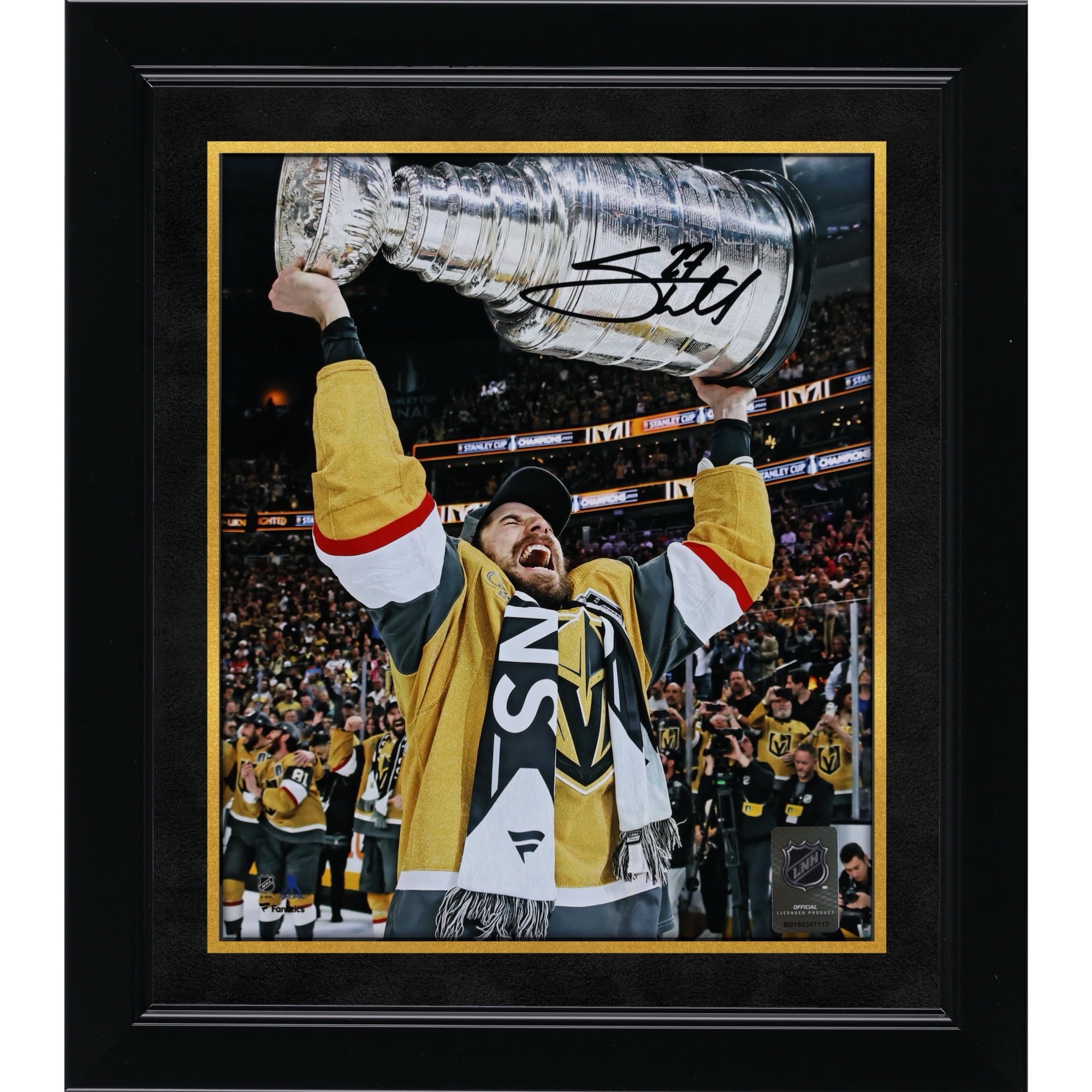 Photographie autographiée de 8" x 10" de Shea Theodore des Golden Knights de Vegas lors de la levée de la Coupe Stanley 2023