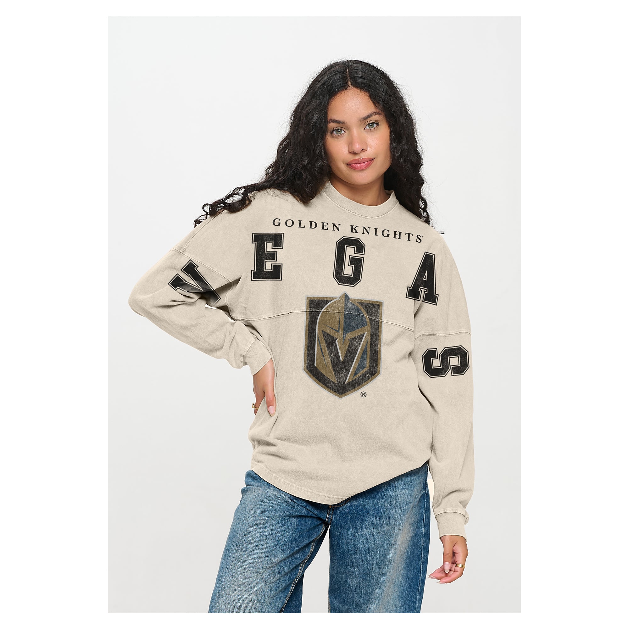 T-shirt unisexe à manches longues Fanatics Cream Vegas Golden Knights, imprimé frontal surdimensionné