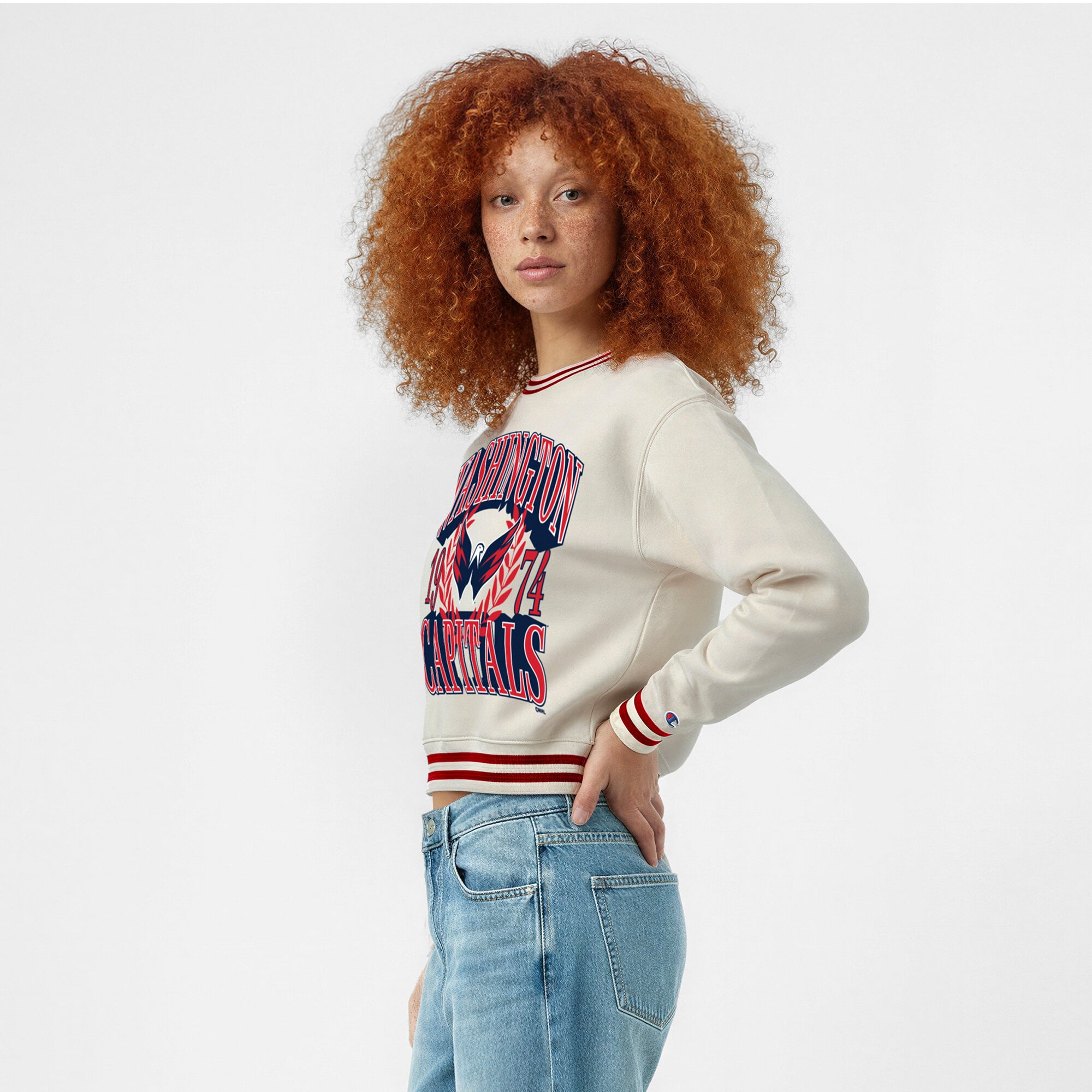 Sweat-shirt Champion crème pour femme, motif Bold Laurels des Washington Capitals, en fil tissé inversé.