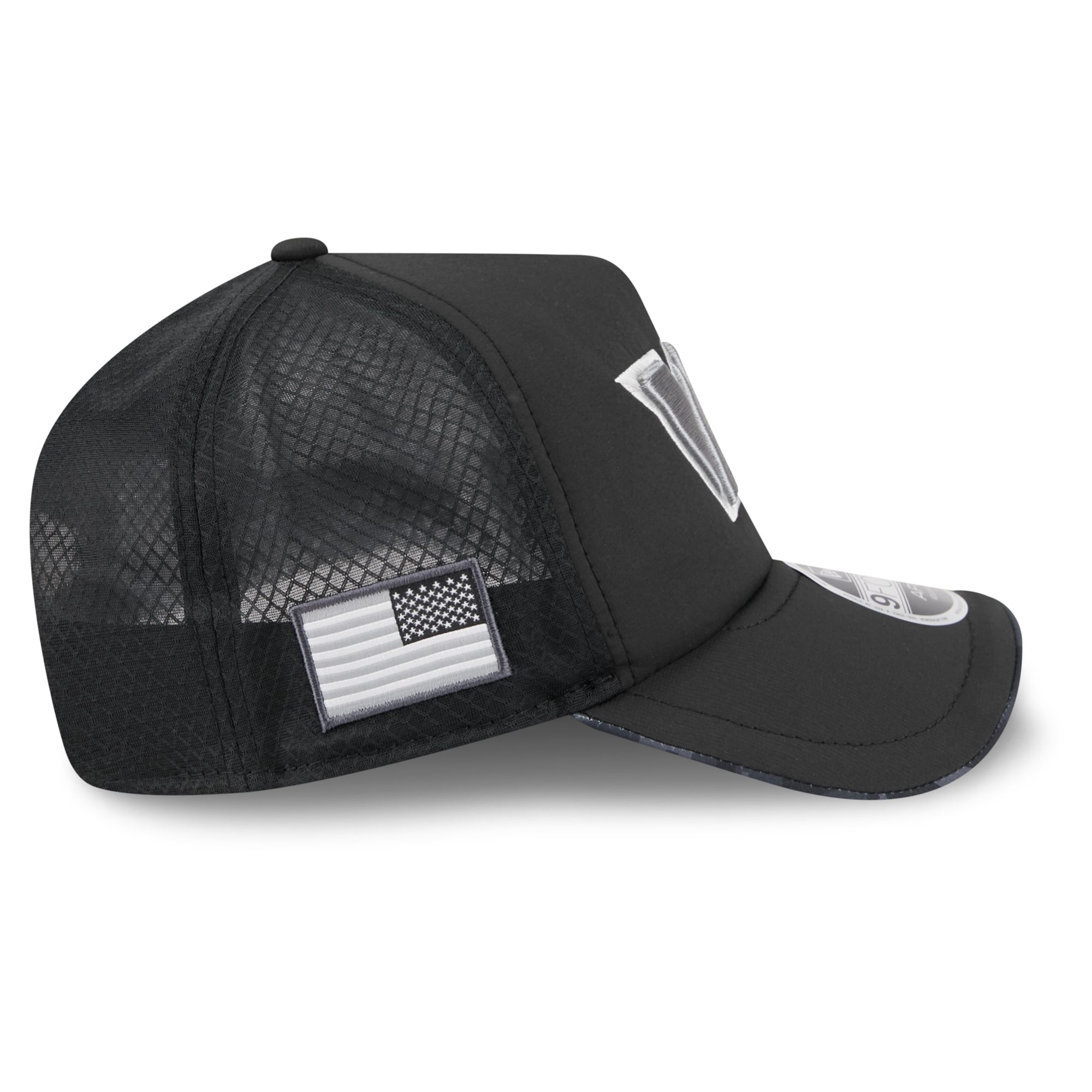 Men's New Era Black Washington Commanders 2026 Salute To Service Apex 9FORTY Adjustable Trucker Hat