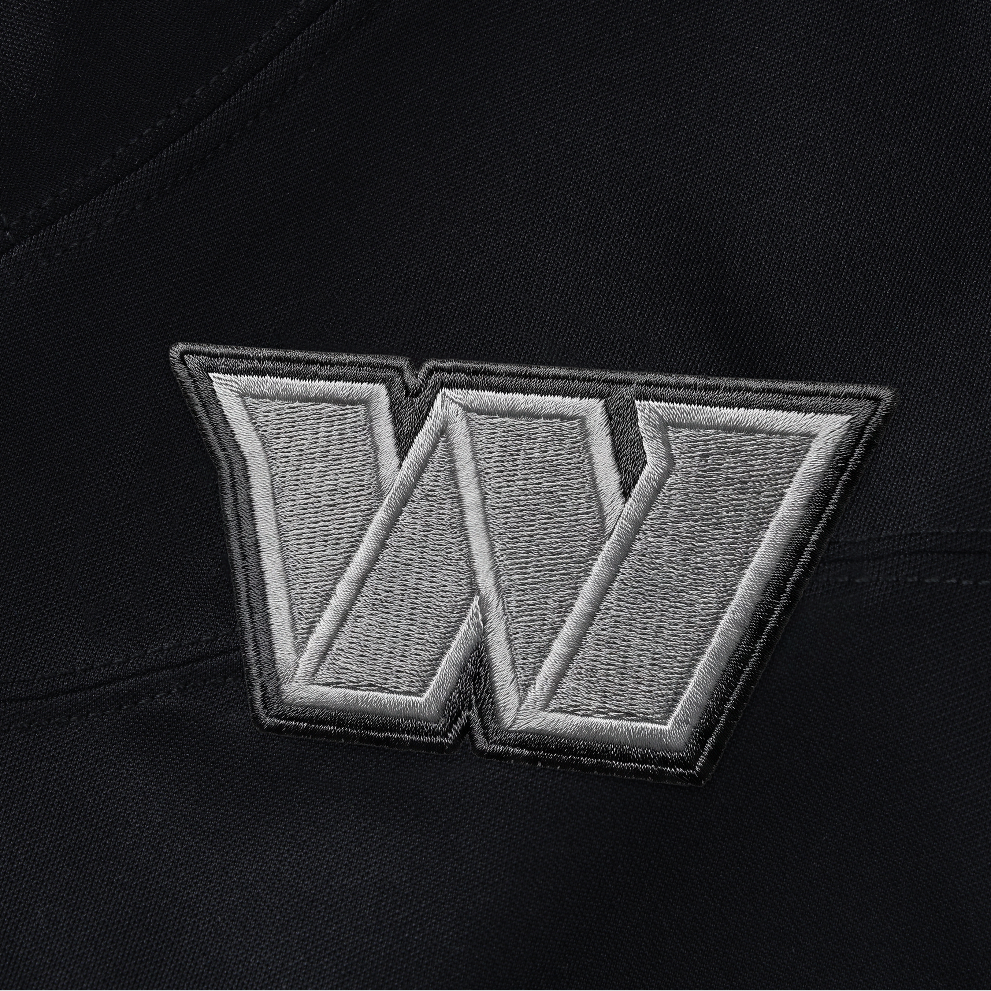 Maillot Nike Jayden Daniels noir Washington Commanders 2026 Salute to Service, édition limitée cousue, pour homme