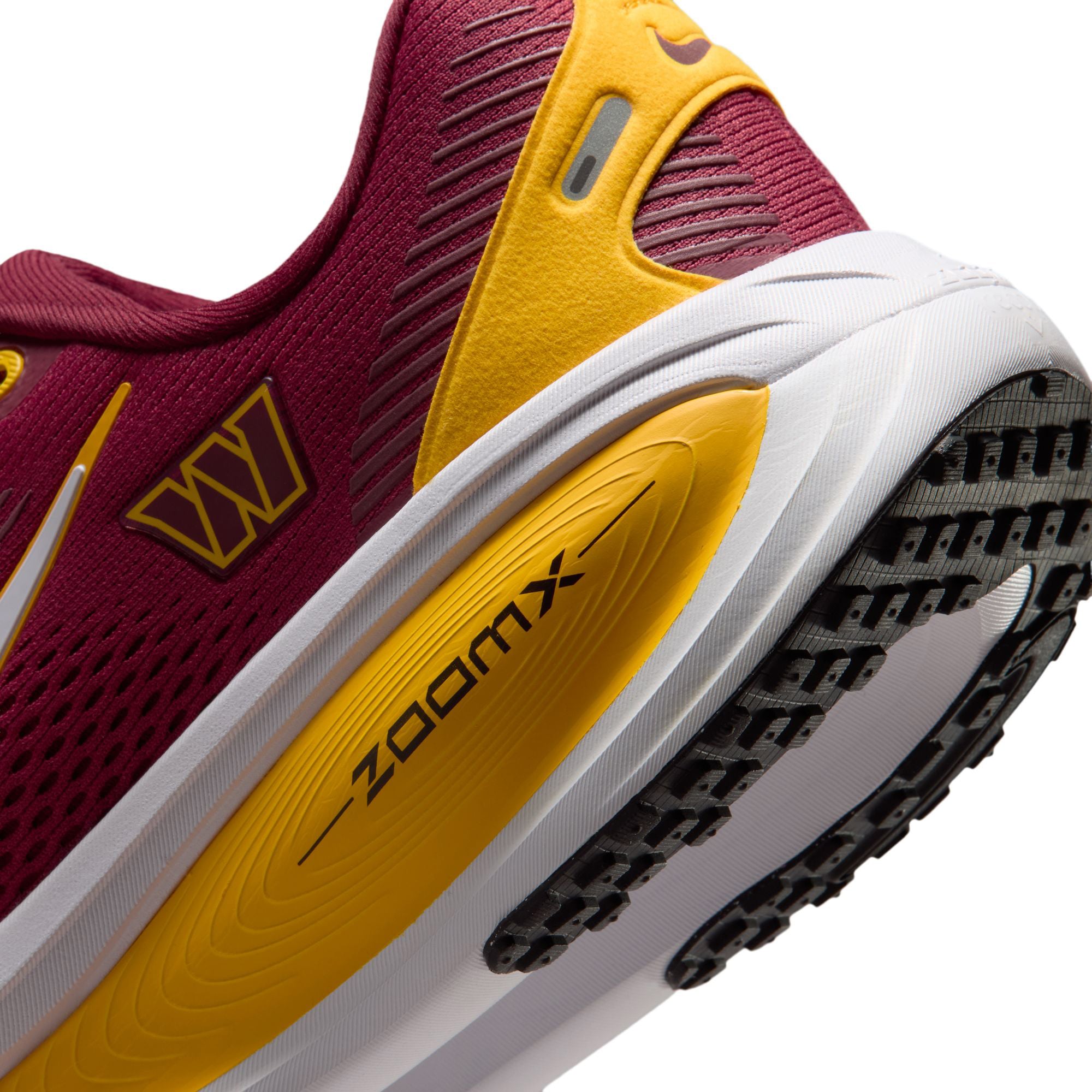 Men's Nike Washington Commanders Vomero 18 Running Shoes