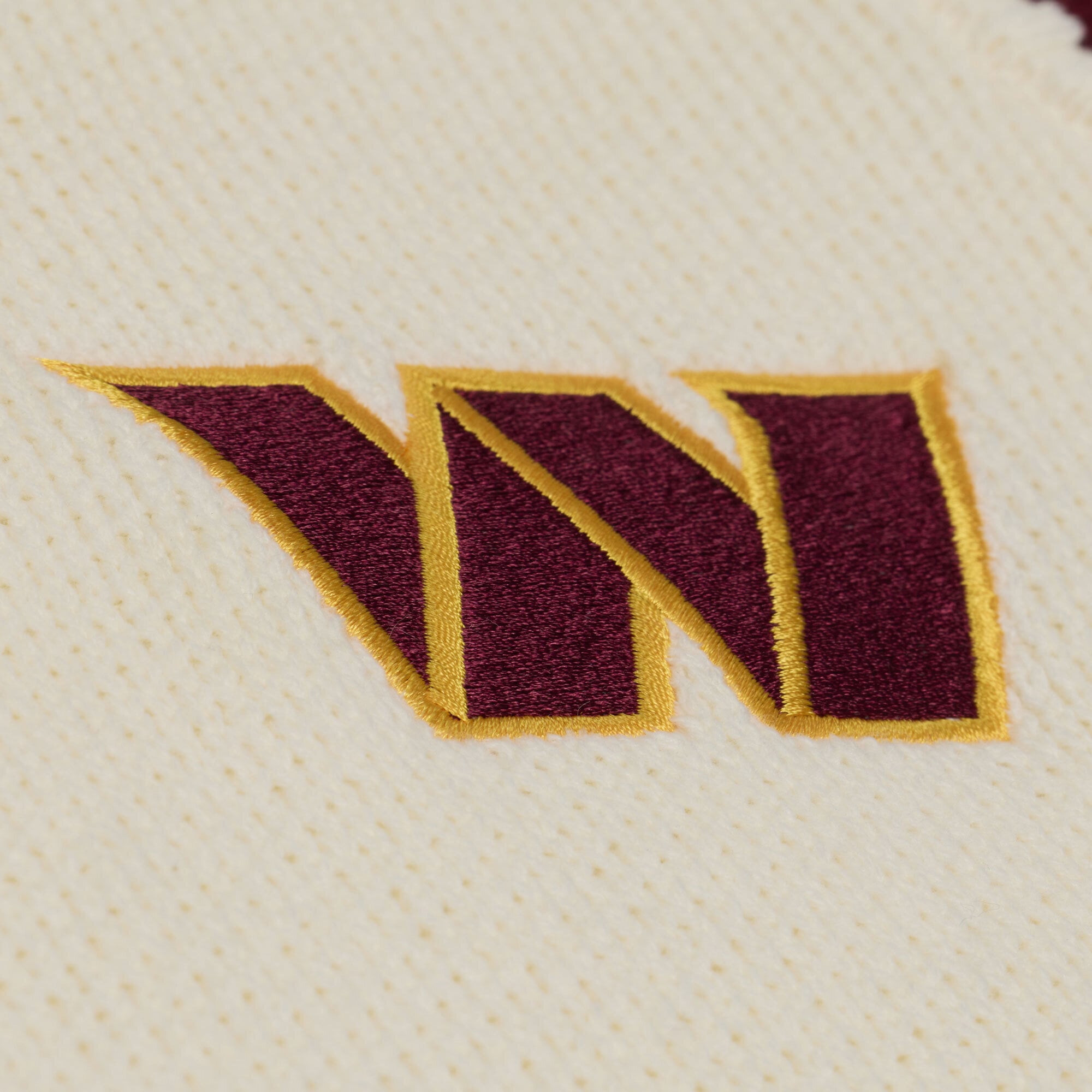 Gilet sans manches Mitchell & Ness crème Washington Commanders Retro Roots pour femme