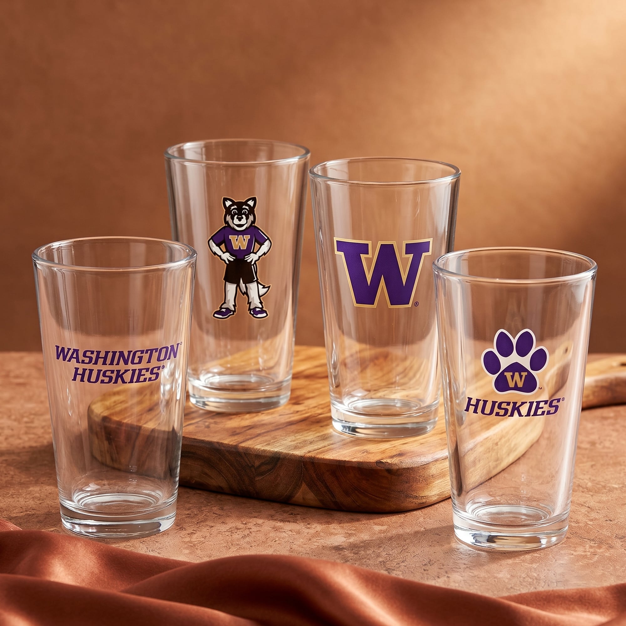 Washington Huskies 16oz. Collector Pint Glass Four-Piece Set
