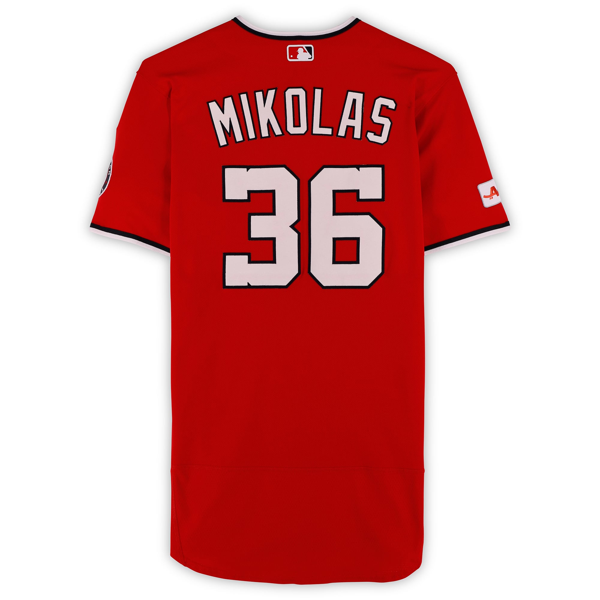 Maillot rouge n° 36 porté par Miles Mikolas (Washington Nationals) lors des matchs contre les Los Angeles Dodgers le 5 avril et contre les Baltimore Orioles le 17 mai 2026.