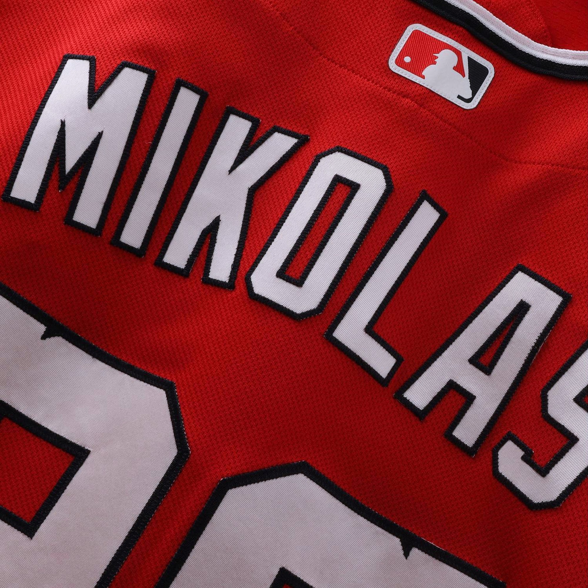 Maillot rouge n° 36 porté par Miles Mikolas (Washington Nationals) lors des matchs contre les Los Angeles Dodgers le 5 avril et contre les Baltimore Orioles le 17 mai 2026.