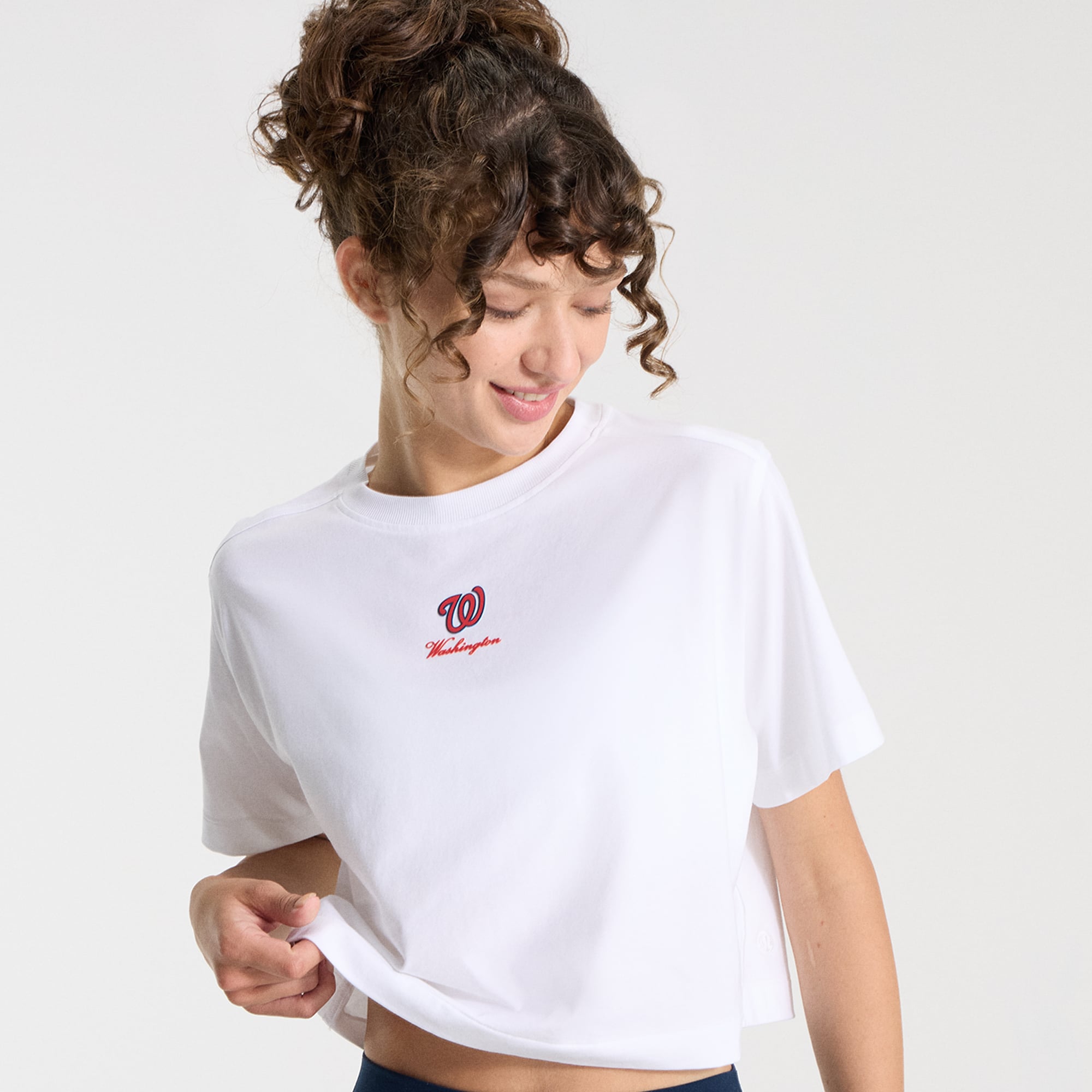 T-shirt court en coton biologique blanc Washington Nationals All Yours pour femme de lululemon