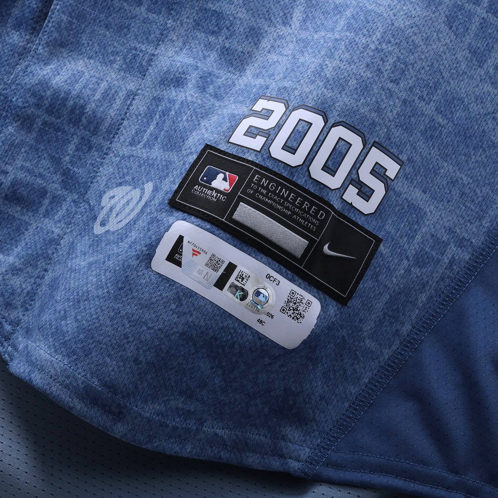 Maillot bleu City Connect n° 18 porté par Zack Littell des Washington Nationals lors du match contre les Los Angeles Dodgers le 4 avril 2026