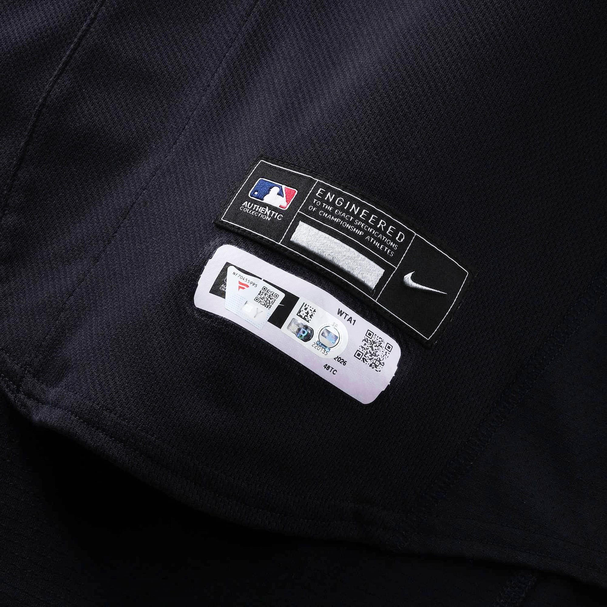 Maillot bleu marine n° 18 porté par Zack Littell des Washington Nationals lors des matchs des 14 avril, 15 mai et 10 juillet 2026