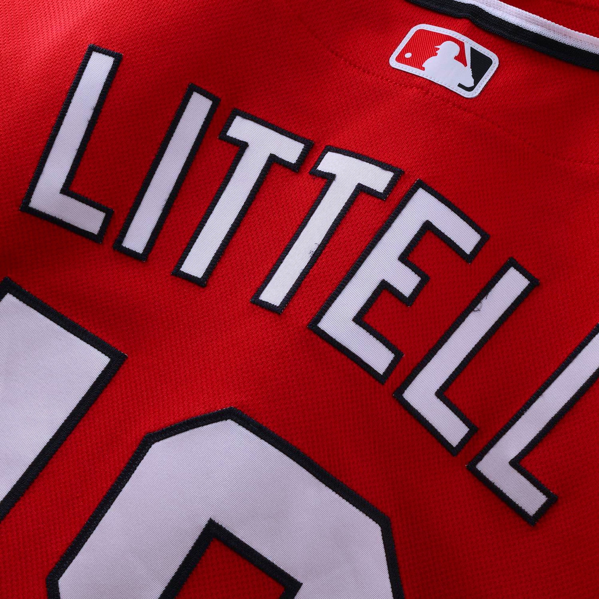 Maillot rouge n° 18 porté par Zack Littell des Washington Nationals lors du match contre les San Diego Padres le 31 mai 2026