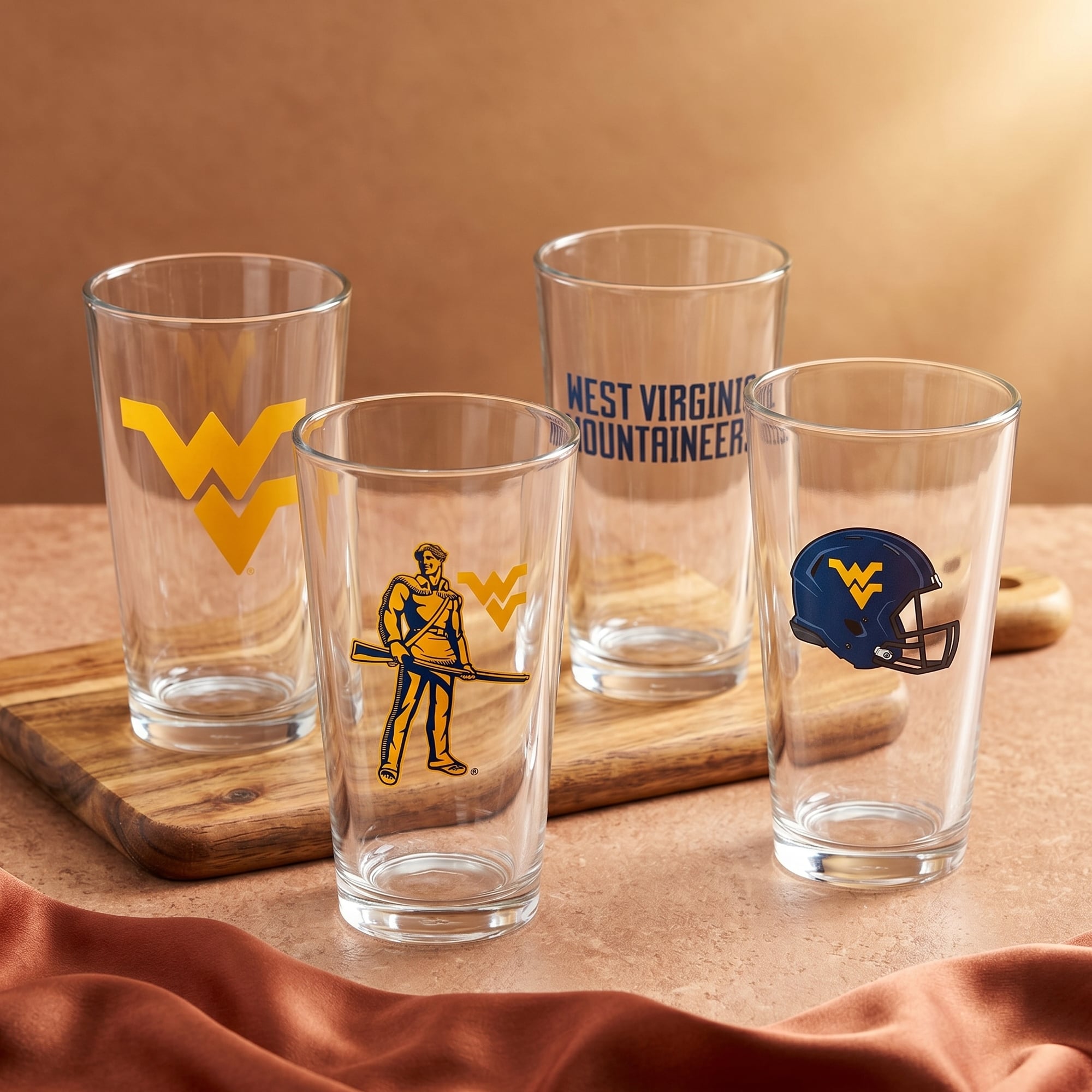 Ensemble de quatre verres à bière de collection West Virginia Mountaineers de 473 ml (16 oz).