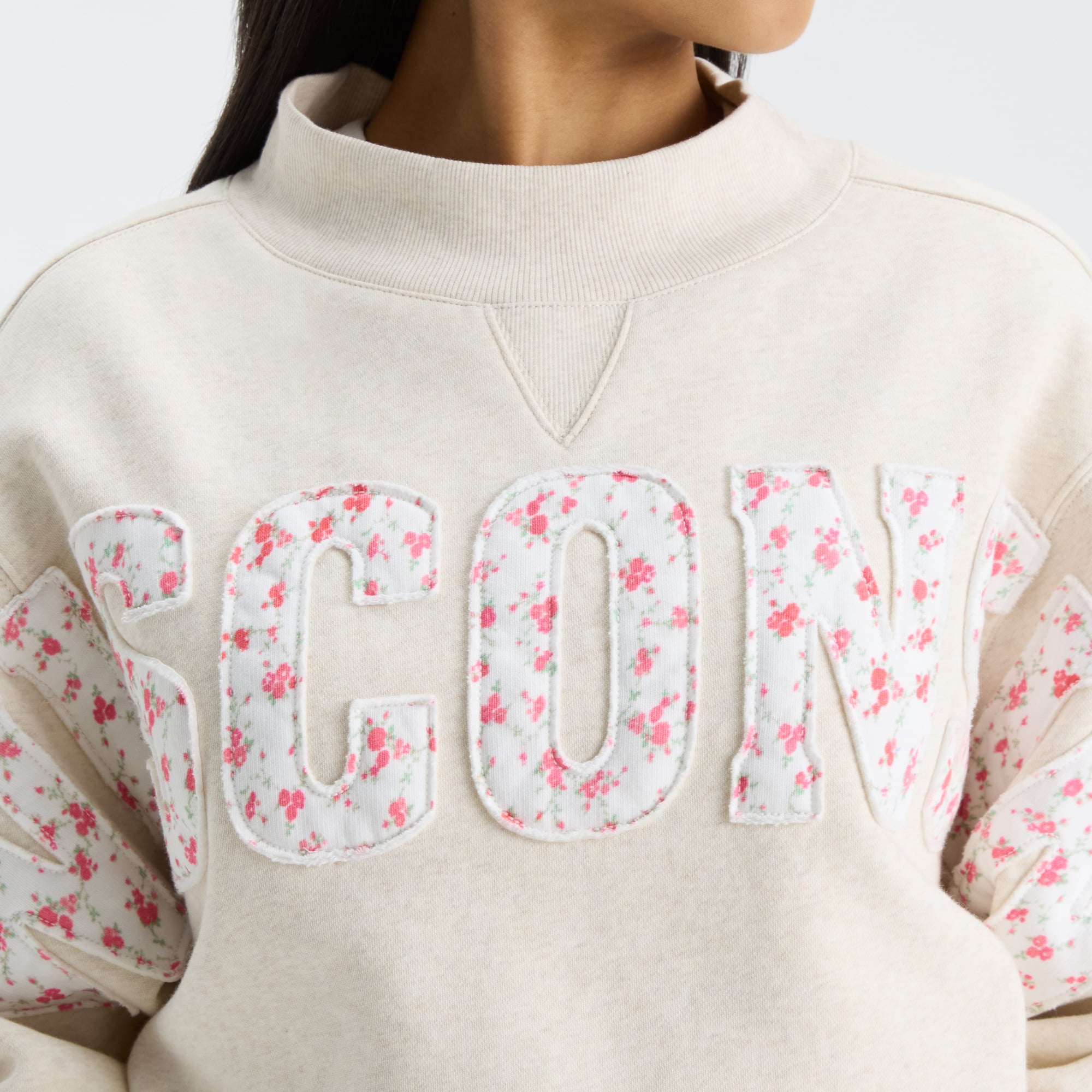 LoveShackFancy Women's Cream Wisconsin Badgers Mockneck Sweatshirt