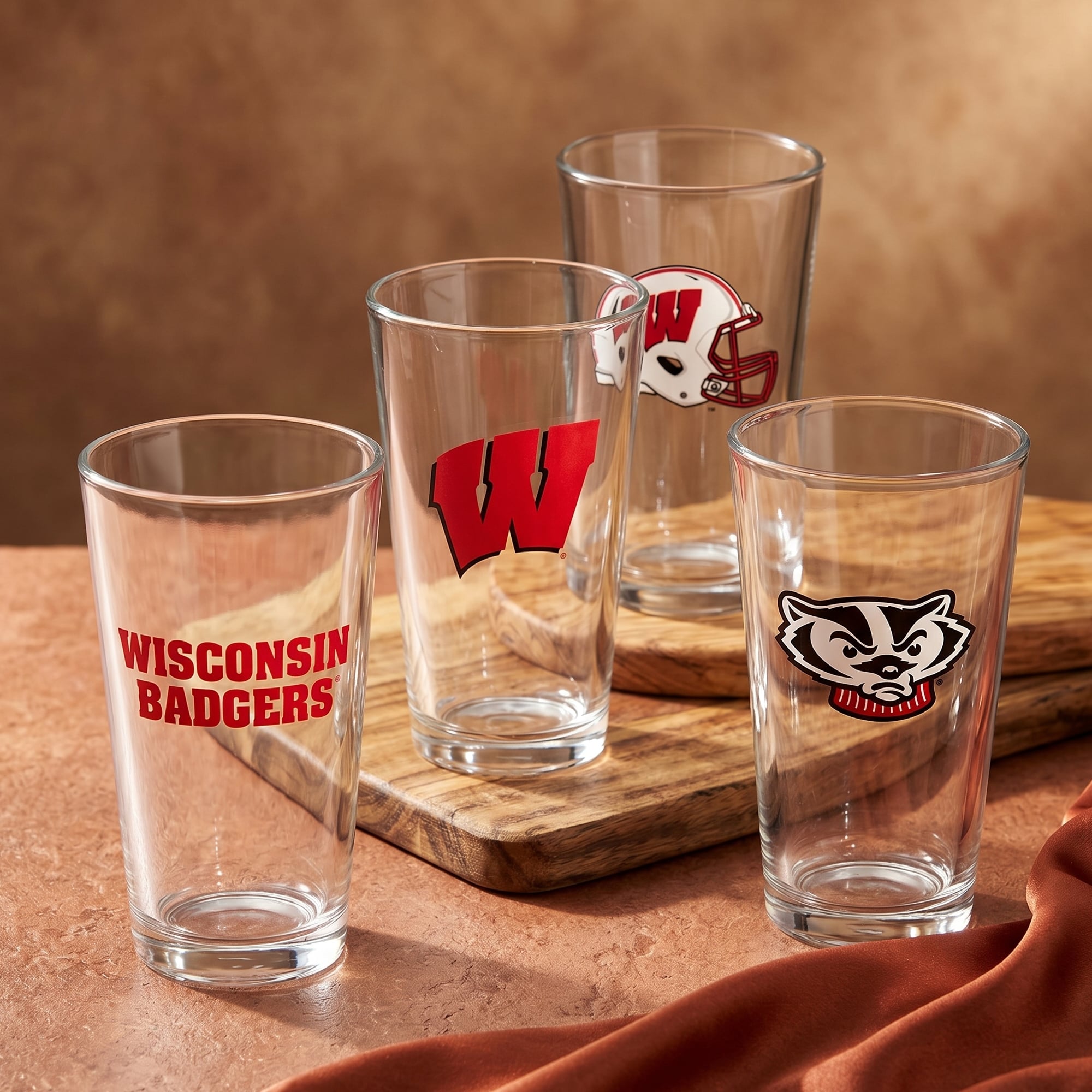Ensemble de quatre verres à bière de collection Wisconsin Badgers de 473 ml (16 oz).