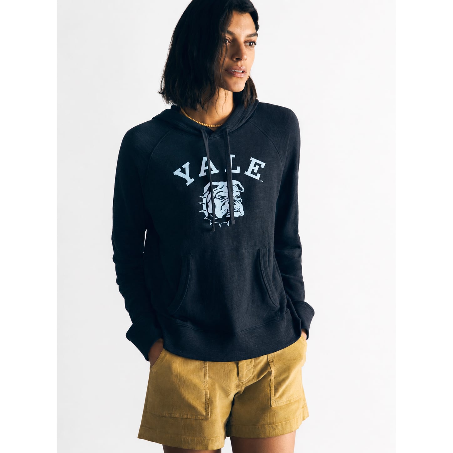 Sweat à capuche FAHERTY bleu marine pour femme, modèle Yale Bulldogs, en tissu flammé délavé.